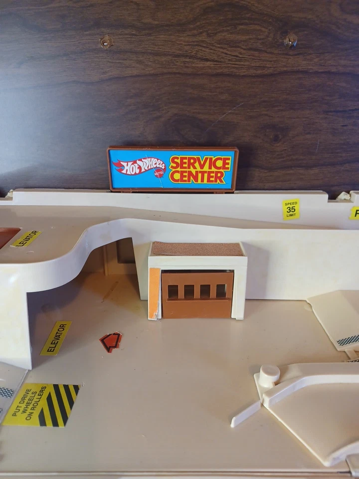 1979 Hot Wheels Service Center Sto N Go Playset. Leia a descrição. - Imagem 4 de 4