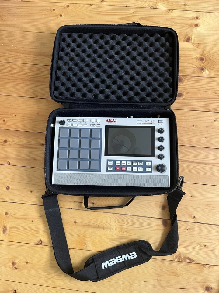 Akai MPC Live 2 Retro Limited Edition with accessories - Sampler, Drummachine - Bild 4 von 4