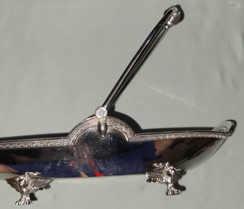Antique Simpson Hall Miller & Co silverplate bride's basket, profile medallions - Picture 15 of 24