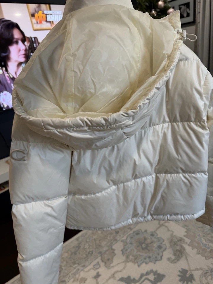 Chaqueta de plumón Coach XS para mujer Foto 3 de 4