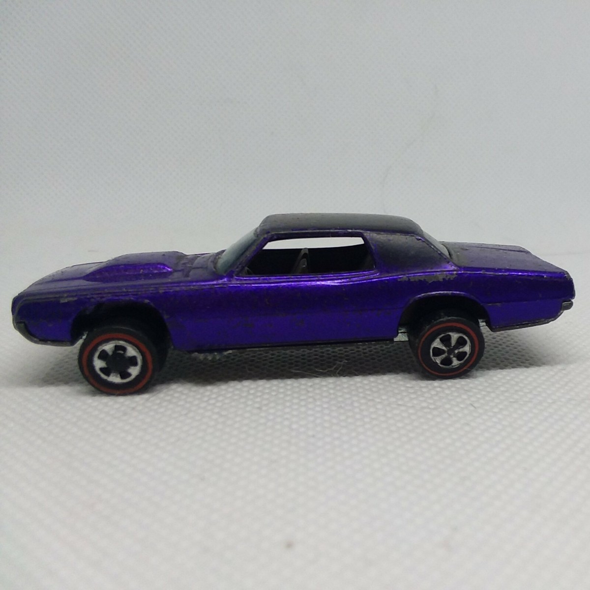 サトキング様Hot Wheels custom T-bird with Hot Wheels Redline 1967 Custom T-Bird Aqua w/ White Interior