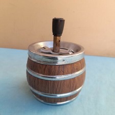 PORTACENERE POSACENERE A BOTTE BARILE IN METALLO CON ADESIVO anni '70 VINTAGE