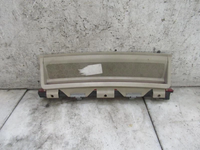 AUDI A6 2003-2005 TERCERA LUZ DE FRENO CENTRO TRASERO Foto 4 de 4