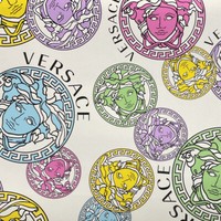 € 12,85/Qm / Tapete Versace Home 38610-1 Medusa MäAnder Logo Groß Weiß Bunt