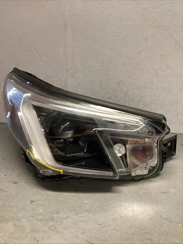 2022 2023 2024 Subaru Forester RIGHT RH PASSENGER SIDE HEADLIGHT USED OEM W/DRL