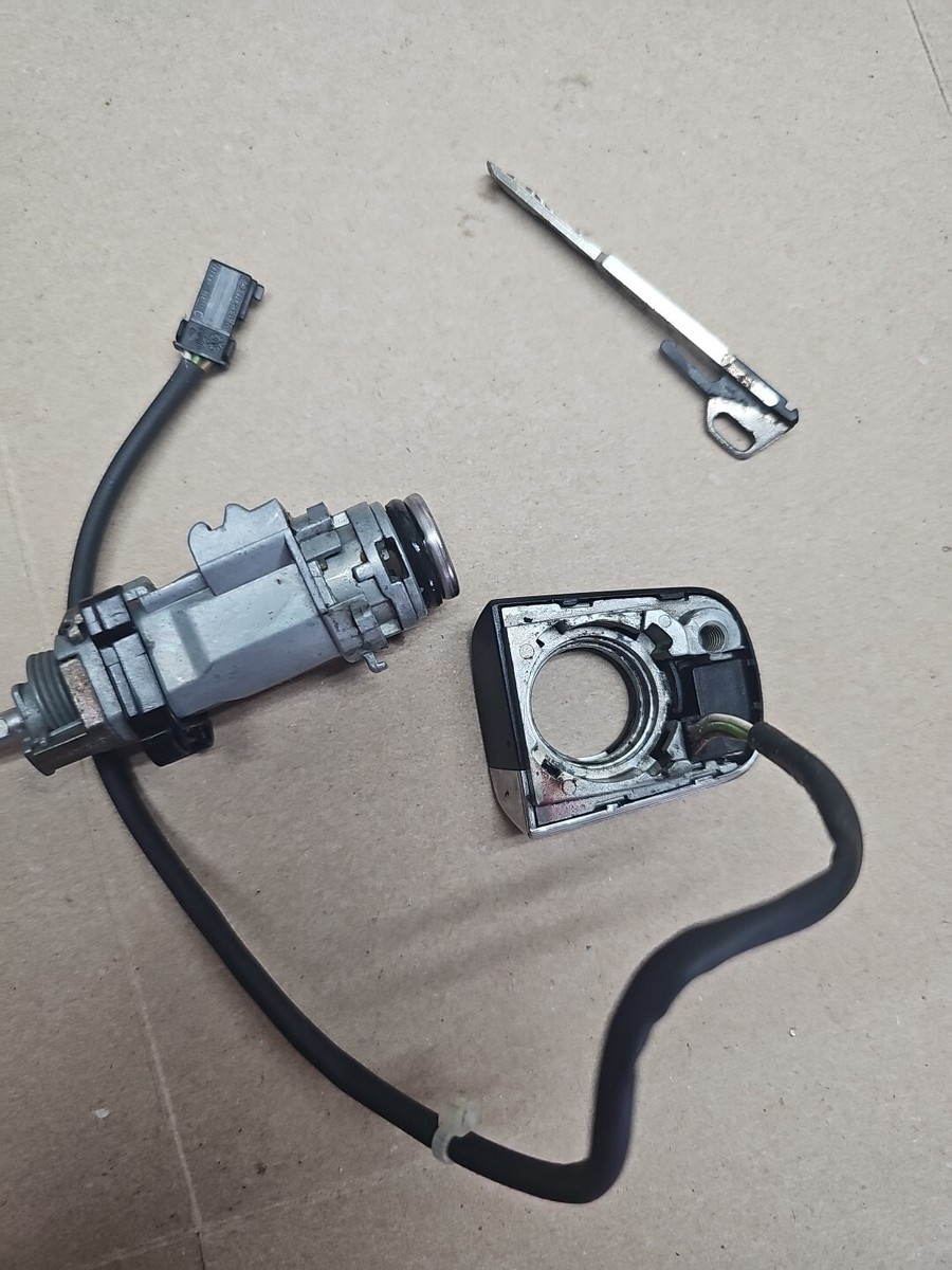 Mercedes Original Left Door Lock w Key W202 W208 W210 A2027601977  