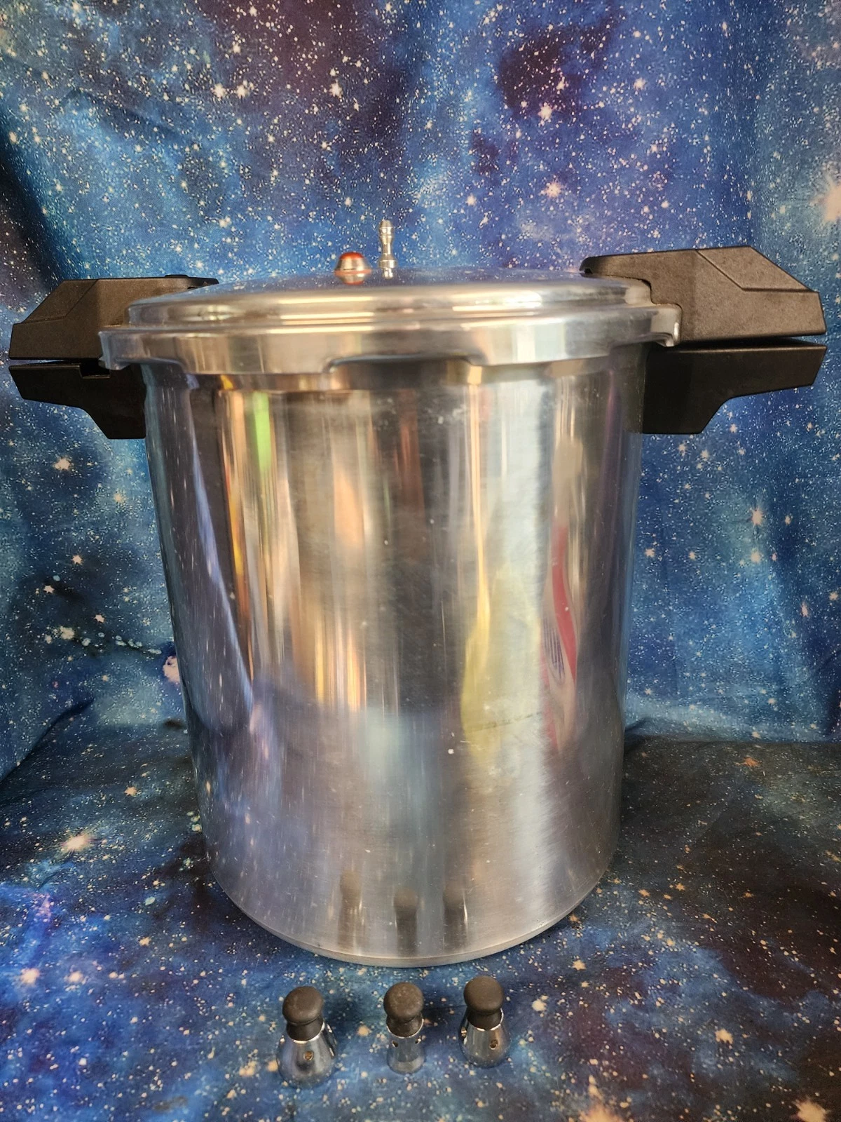 New Mirro Pressure Cooker Canner 22 qt. With 2 Racks, Gasket, 3 Pressure Valves
Opens in a new windo