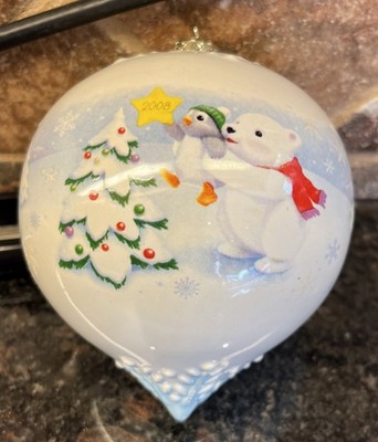 Hallmark Keepsake ''Adding The Final Touch'' Christmas Ornament - 2008