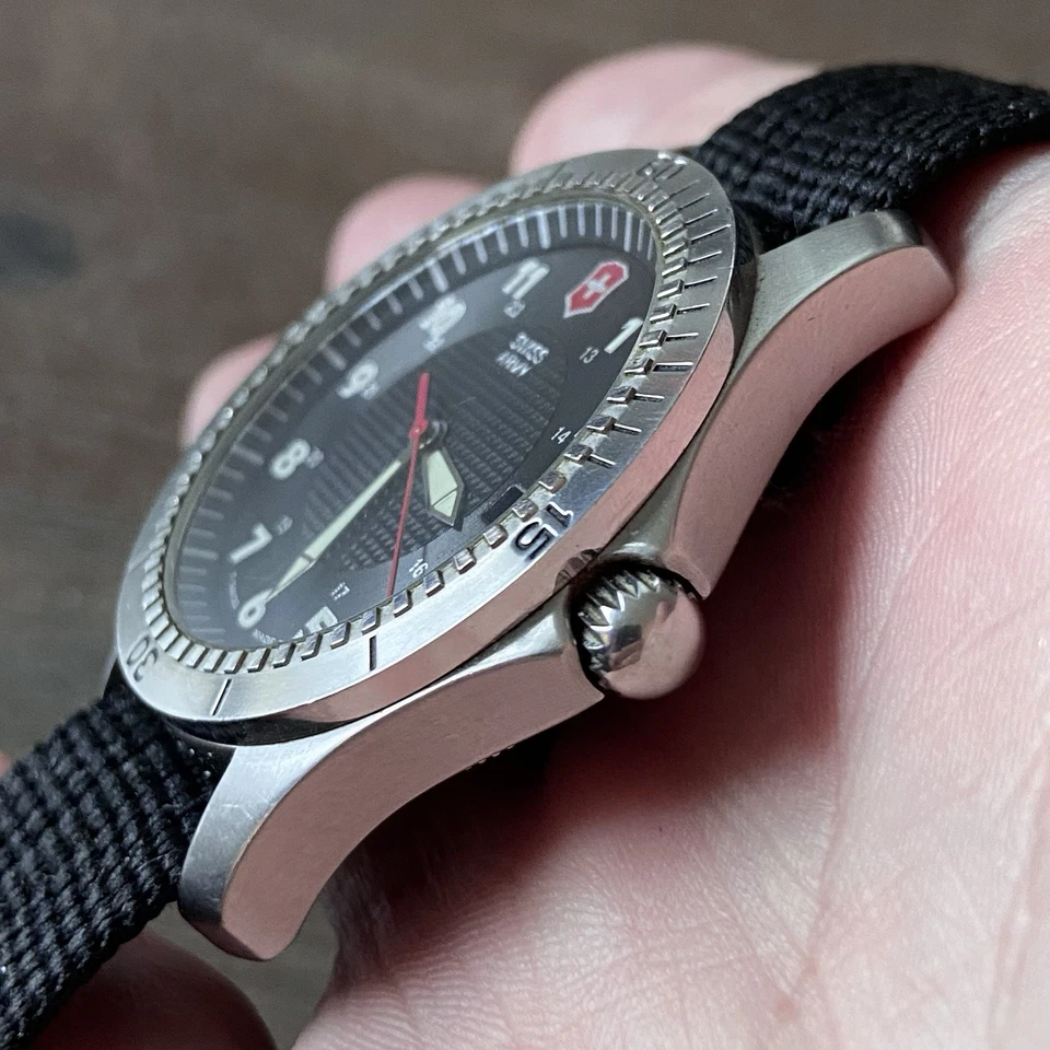 Victorinox Swiss Army Odyssey esfera negra cuarzo 38 mm reloj vintage para hombre INC22967 - Imagen 4 de 4