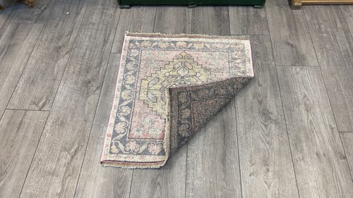 Alfombra cuadrada, alfombra turca pequeña, alfombra vintage pequeña, tapete de puerta, alfombra de baño, 2x2,2 pies - Imagen 9 de 9