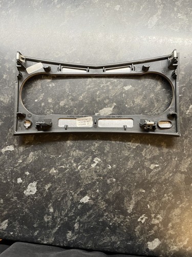 2009 Mercedes W204 C250 Climate Heater Control Panel Surround A2046803607 SVD014 - Picture 5 of 7