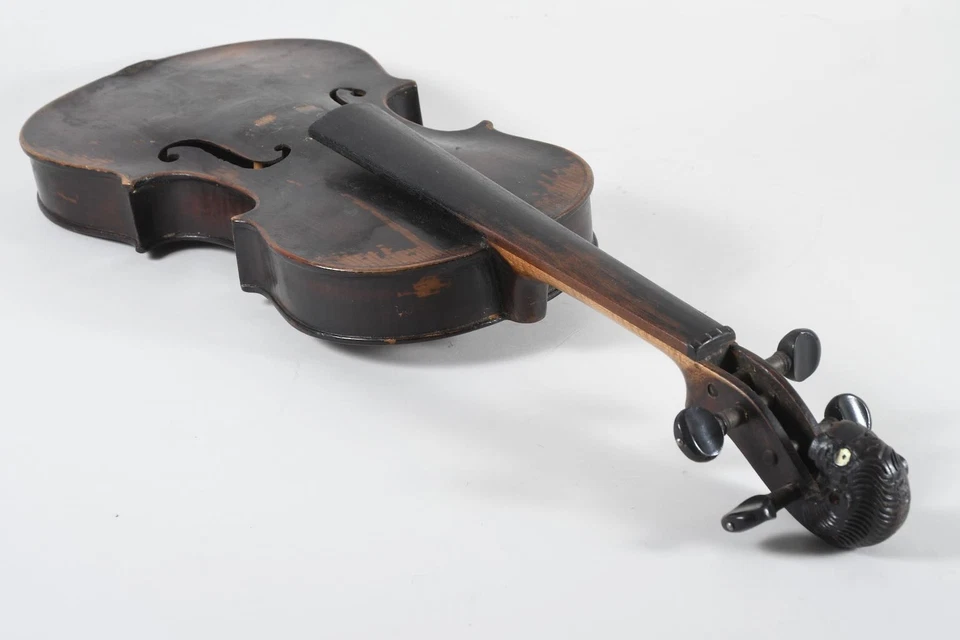 C63D09- Antike Tierkopf Geige Holz geschnitzt Perlmuttaugen - Bild 3 von 4