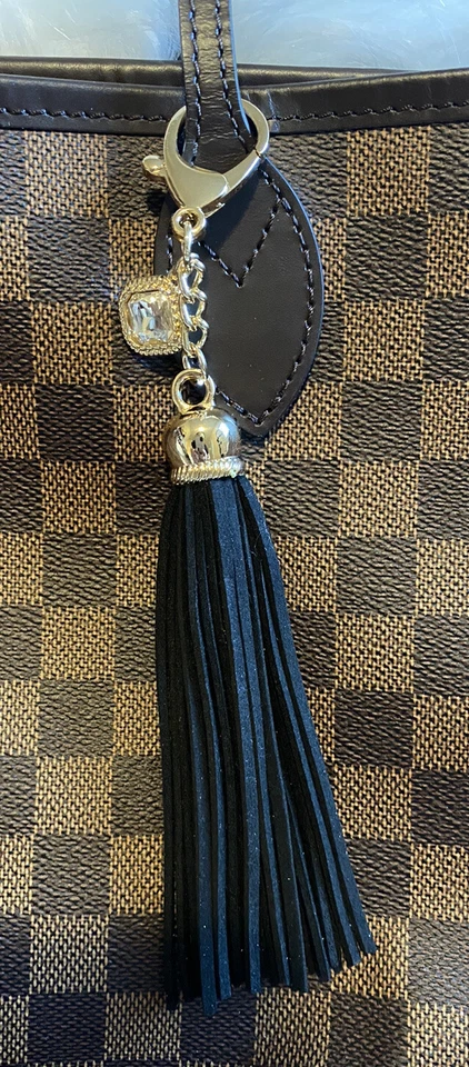 Bolso Borla Negro Dije Llavero Llavero Metal Piedra Llavero Dorado Negro Foto 2 de 4