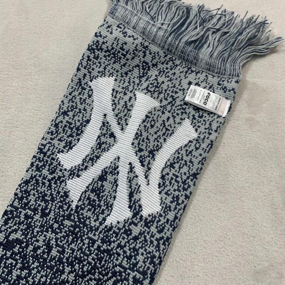 Bufanda para adultos de los Yankees de Nueva York FOCO Forever Collectibles 7"x66" Foto 3 de 4