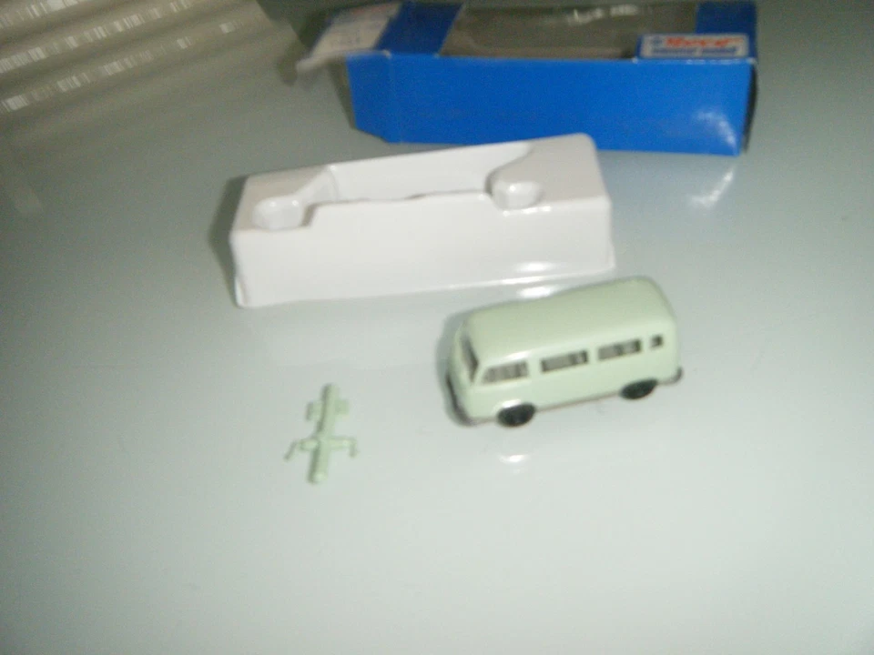 Roco  Miniatur Modell  1451  Ford FK 1000 Bus Mint 1:87  HO   - Bild 3 von 4