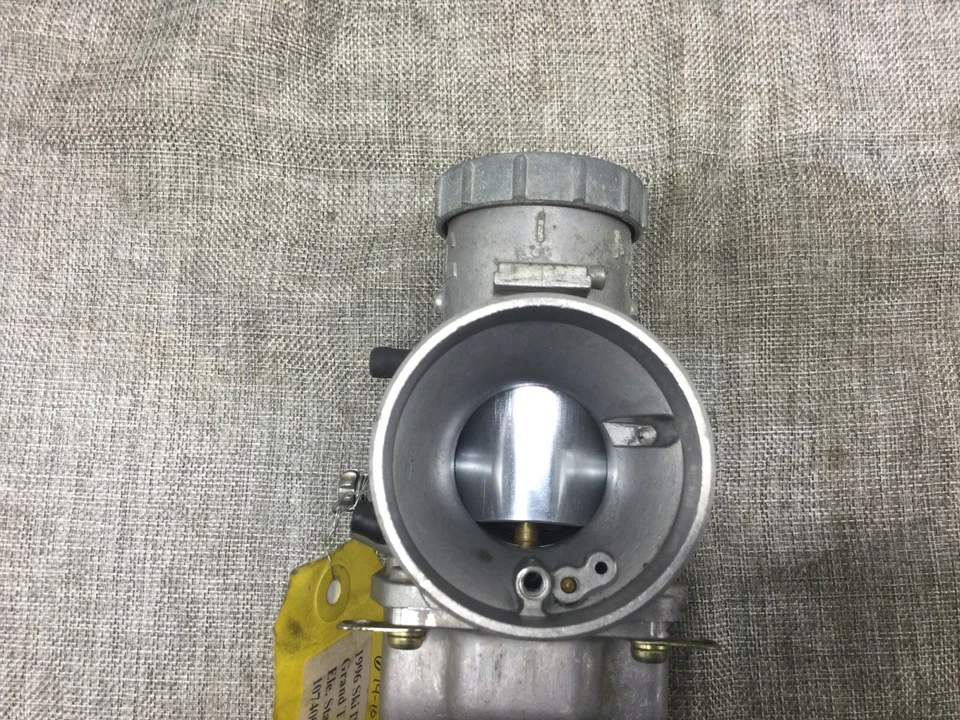 Carburador Ski-Doo Grand Touring 670 SE 1996 L/C OEM #403124400 Foto 2 de 3