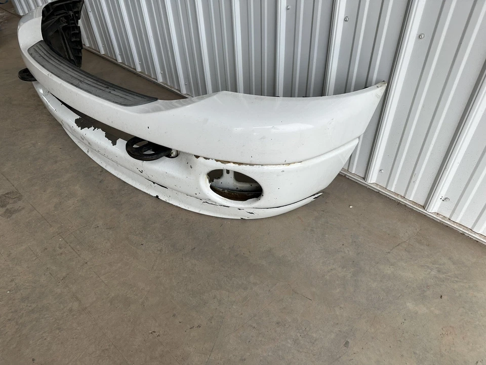 Front Bumper Assembly White Has Wear OEM 2006 2007 2008 2009 Dodge Ram 3500 - Image 2 of 4