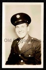 WW2 ERA STUDIO PIC HAPPY SMILING SOLDIER DRESS UNIFORM OLD/VINTAGE PHOTO- F939