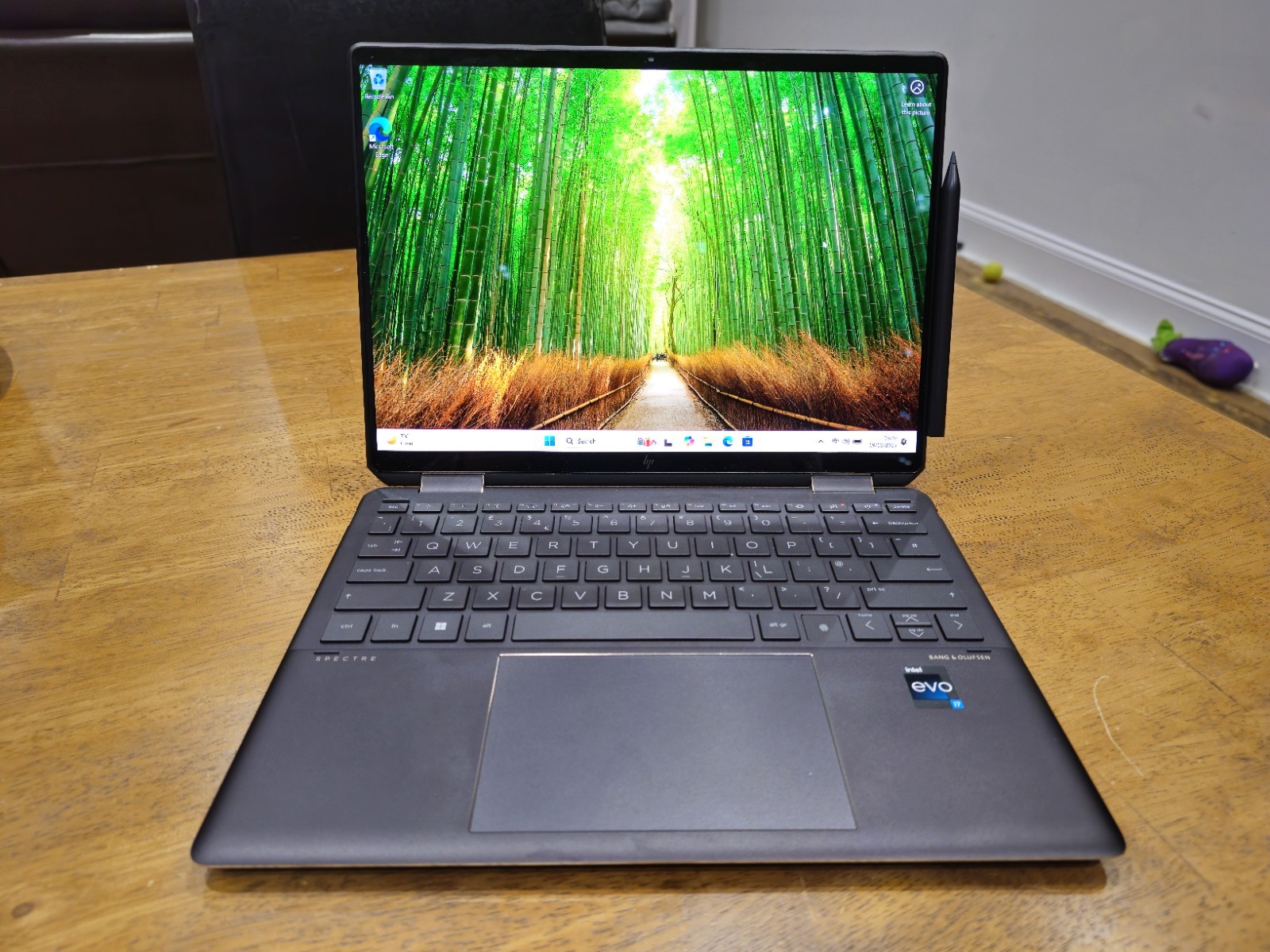 HP Spectre x360 14-ef Convertible OLED Laptop, Core™ i7 - Black with Pen, 