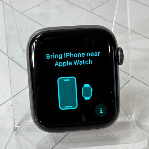 Apple Watch Series 4 44 mm gris sidéral aluminium LCD décoloration #H911 - Photo 3 sur 7