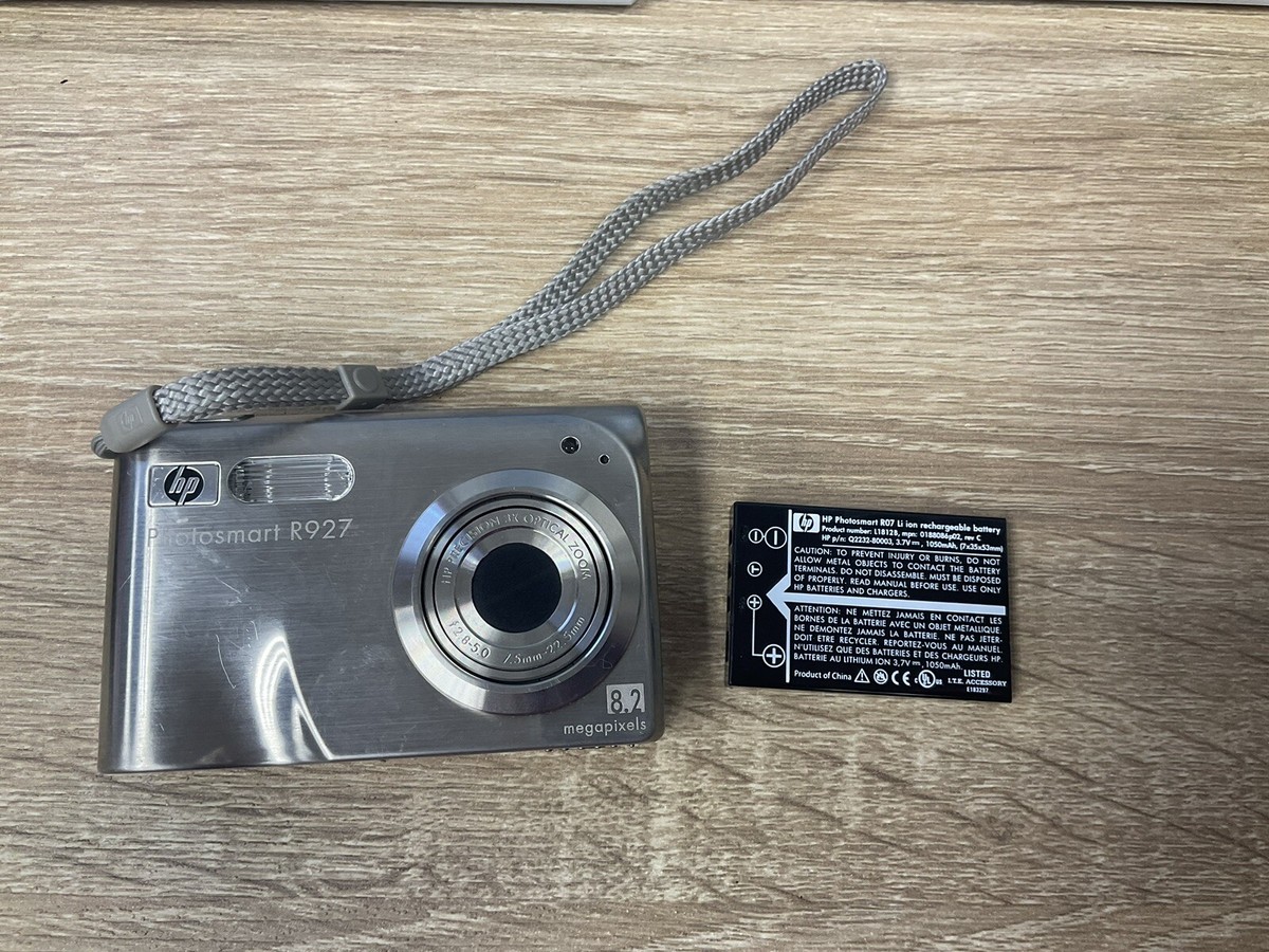 Hp Photosmart R927 FCLSD-0513 Silver 8.2MP Digital Camera With 3x