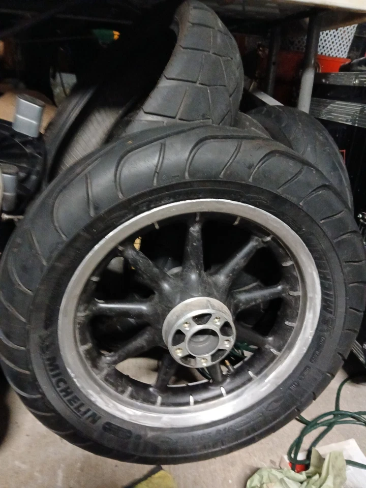 Neumático trasero Michelin Commander III 180/65B16 moto touring 25162 87-93756 Foto 4 de 4