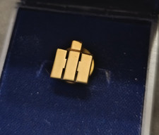 ancien pin's boutonniere IH INTERNATIONAL HARVESTER plaqué or tracteur Tractor