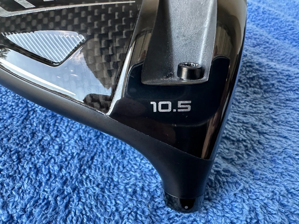 2025 Wilson DynaPower Carbon Driver, 10.5*, (RH) Driver Head Only w/headcover - Image 3 of 4