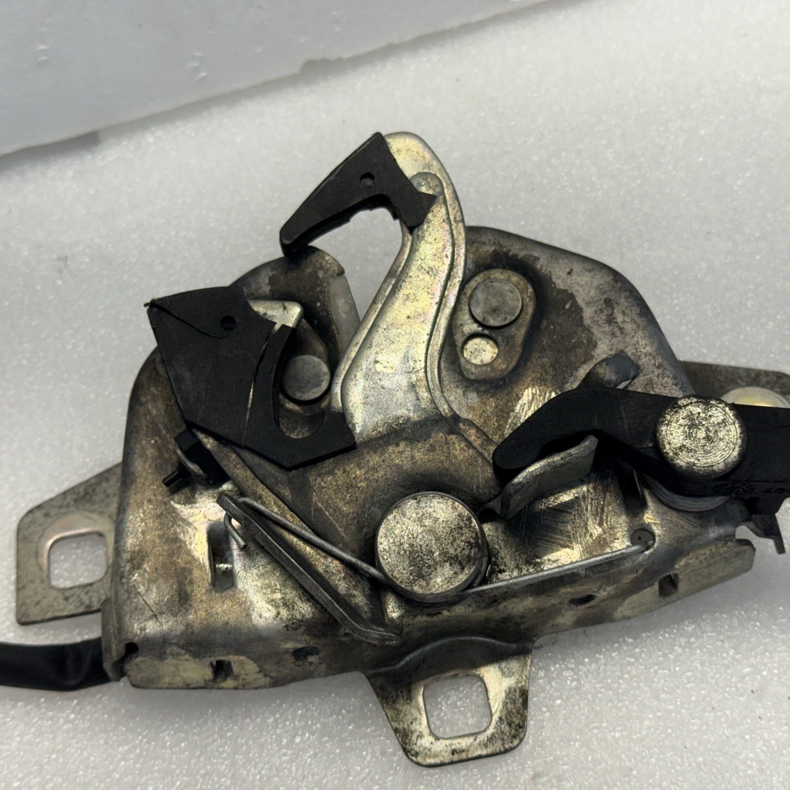 03-13 Maserati Quattroporte M139 Hood Safety Catch Lock Latch 67278100 OEM