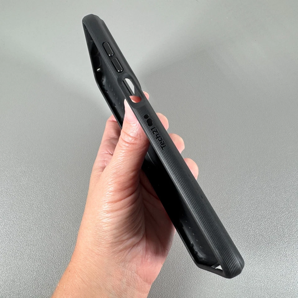 Tech 21 Case for Motorola Edge 2021 - Black EvoLite | Sleek, Slim & Smooth - Image 4 of 4