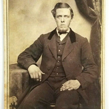 1860s CDV Photo Dignified Seated Man With Beard