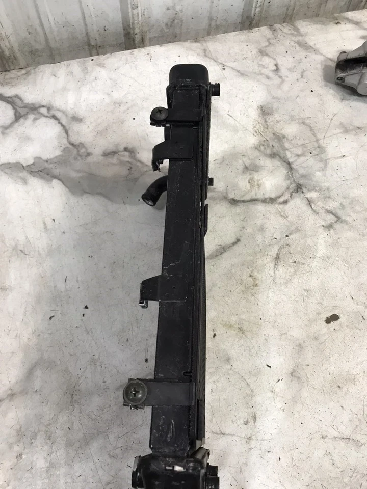 04 Radiador merodeador Suzuki VZ1600 VZ 1600 K Foto 4 de 4