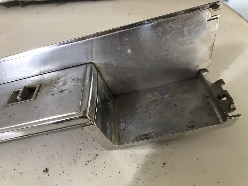 Oldsmobile Starfire Cadillac 1963 1964 puerta de pasajero ventana eléctrica interruptor moldura Foto 2 de 4