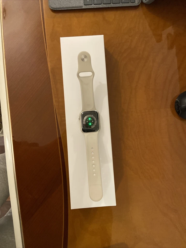 Apple Watch Series 7 41mm Gps Aluminum Starlight  W/ Sport Band MKMY3LL/A - Изображение 2 из 4