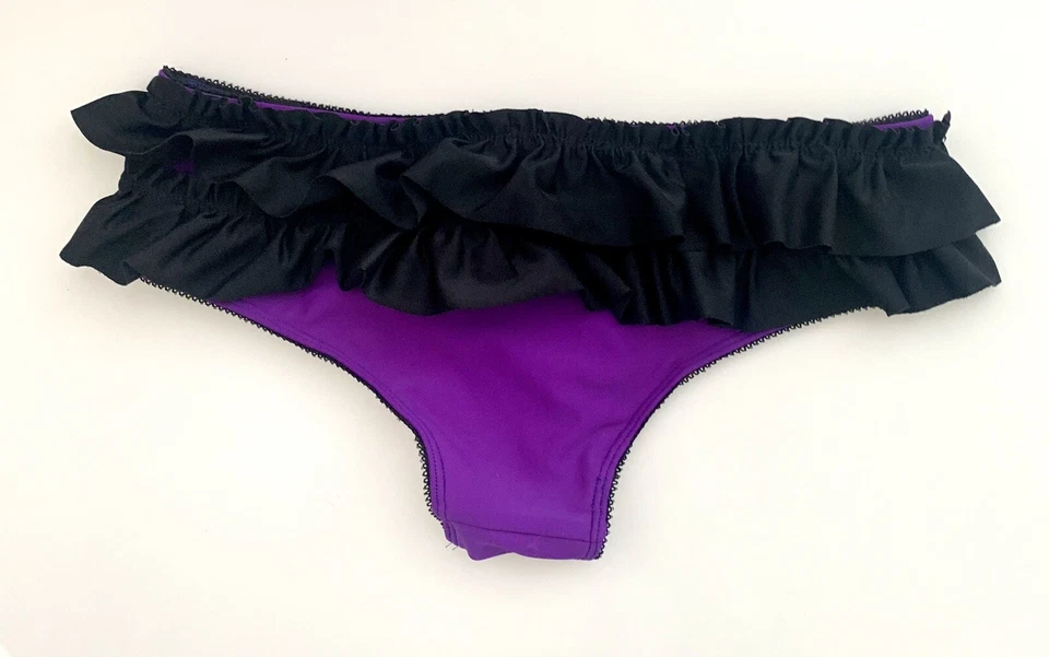 Nuevo con etiquetas Bikini Mandalynn Púrpura Y Negro Volantes Talla M Foto 4 de 4