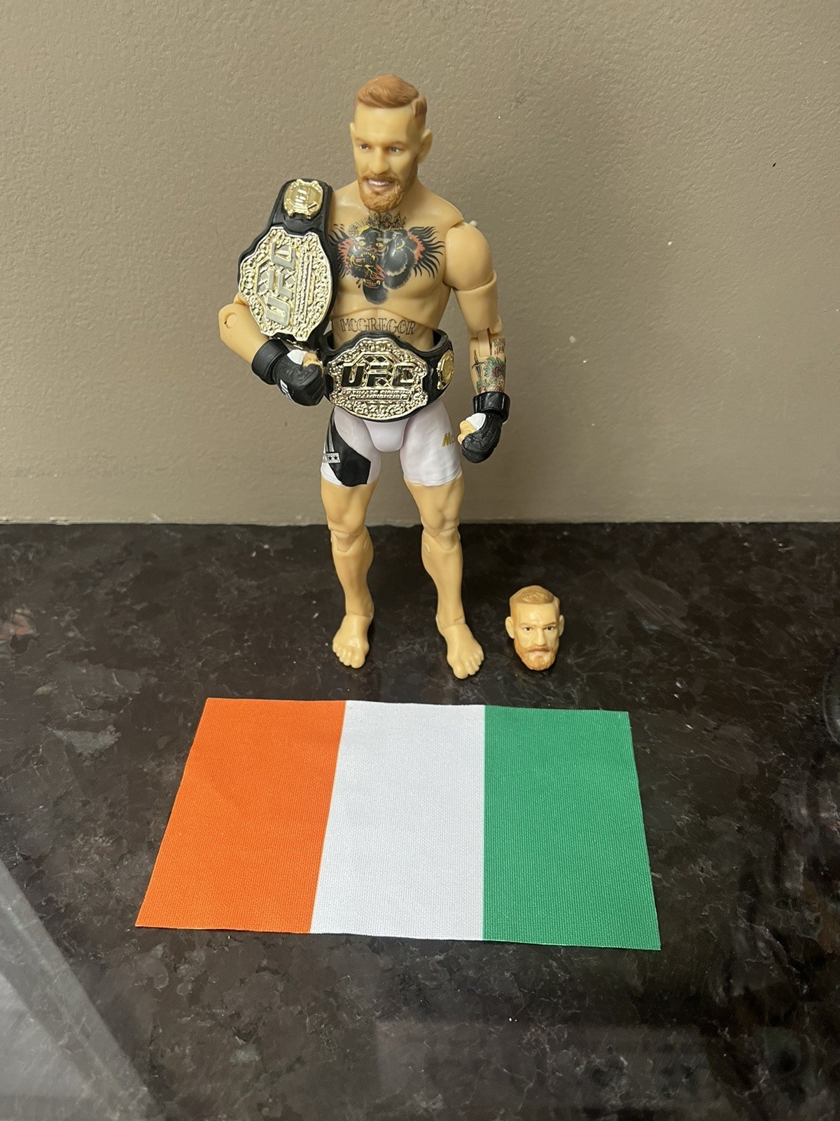 Jazwares UFC Ultimate Series 1 Conor Mcgregor White Trunks R