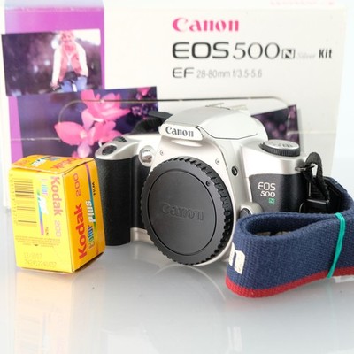 Canon EOS 500N analoge Spiegelreflexkamera 35 mm Gehäuse silber Vintage Autofokus manueller Modus