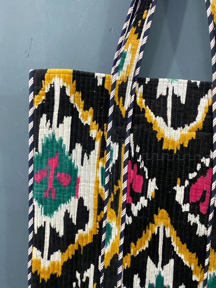 Indien Noir Ikat Imprimé Matelassé Épaule Sac Femmes Plage Velours Sac à Main US - Photo 2/4