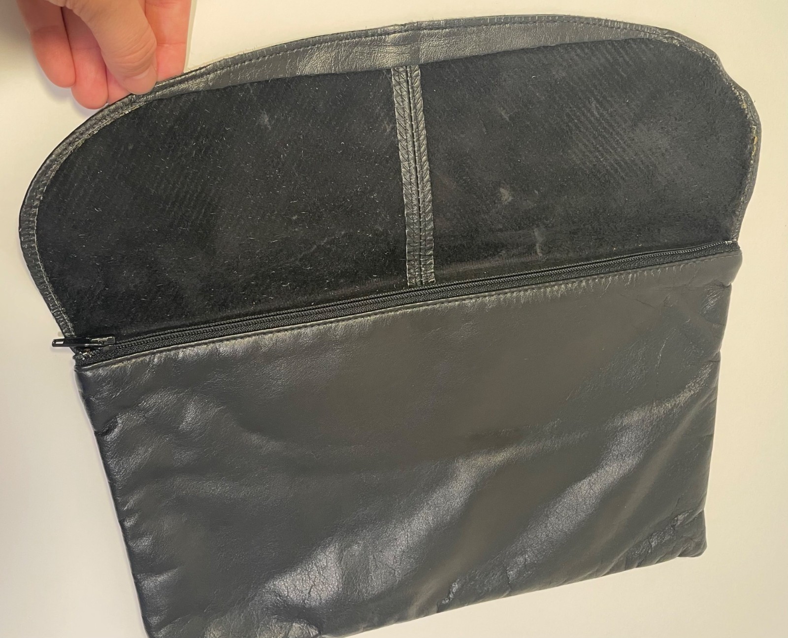 Vtg Karavan Black Leather Envelope Clutch Zip Closure Elegant Event Minimalist