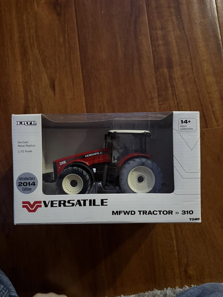 1/32 Versatile 310 Tractor With Front Wheel Assist, 2014 Introductory Edition - Image 3 of 3