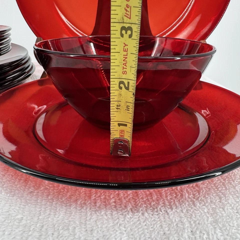 Juego de vajilla vintage años 60 Arcoroc Francia rojo rubí 6 ajustes de lugar 18 piezas usado en excelente estado Foto 3 de 4