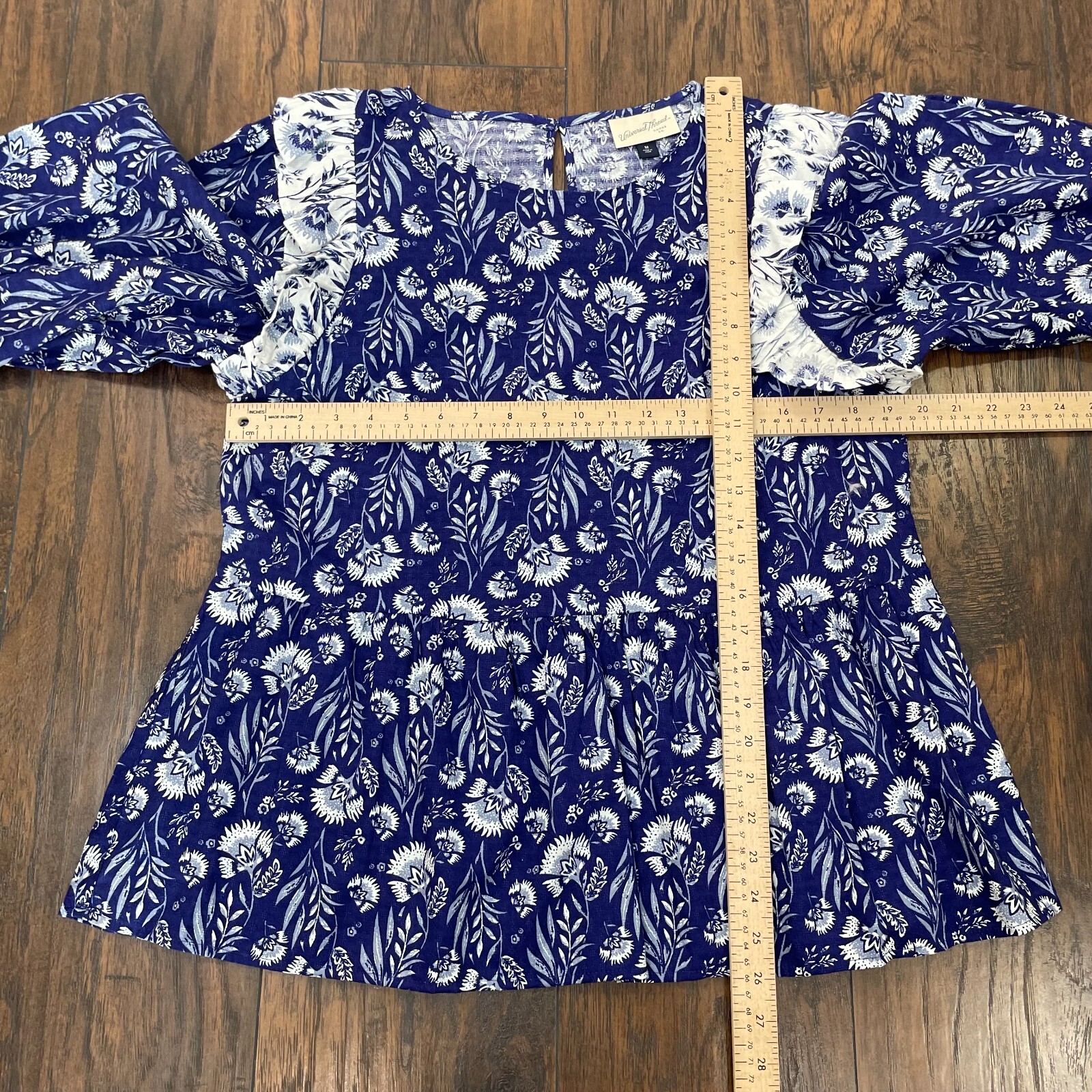 Universal Thread Top Medium Blue White Floral Pep… - image 7