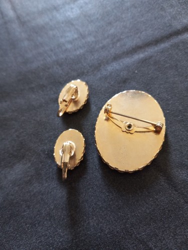 Renaissance Musical Scene Porcelain Brooch With Matching Earrings 1950s Era Cute - Picture 7 of 9