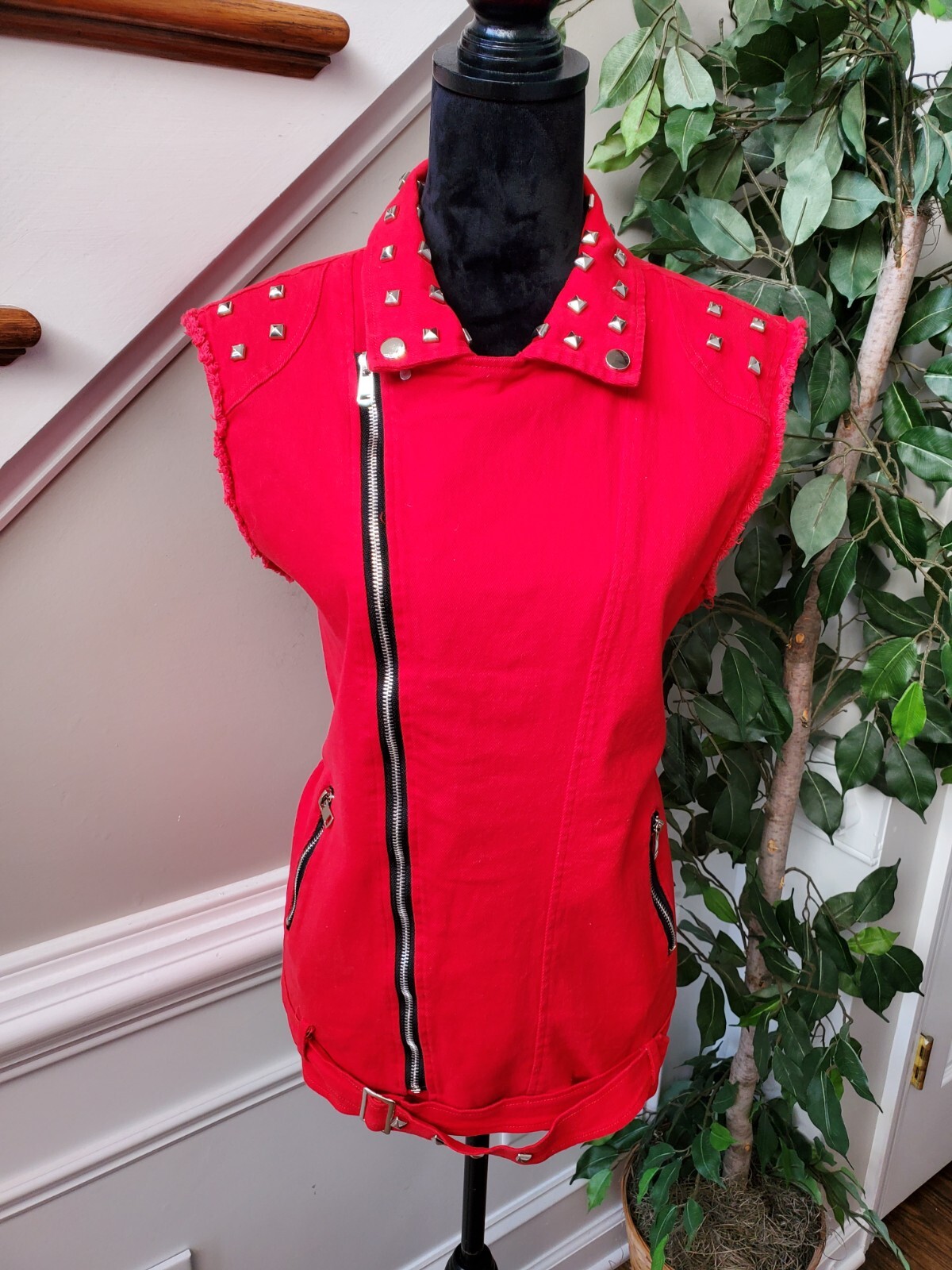 Women's Solid Red Polyester Sleeveless Full Zip F… - image 11