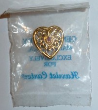 VINTAGE HARRIET CARTER - NIP GENUINE RUBY & GOLDTONE FILIGREE HEART LAPEL PIN