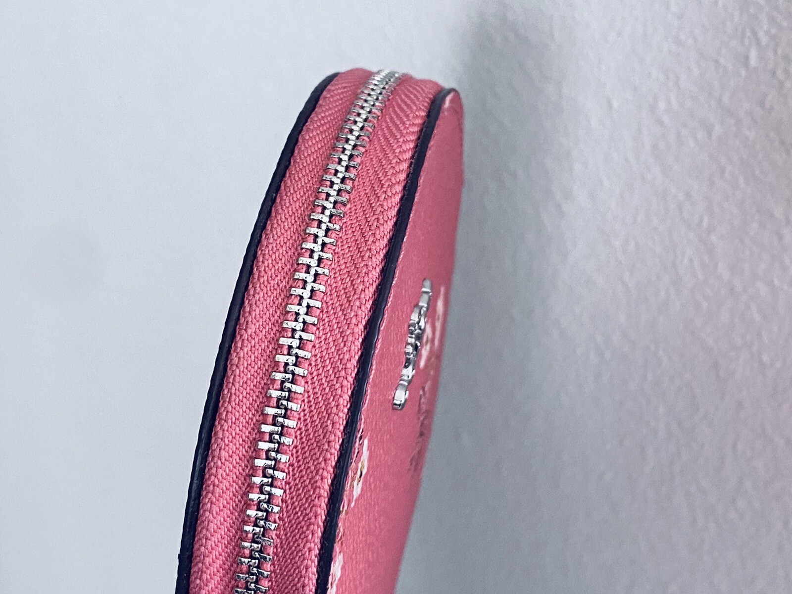 COACH PINK FLOWER & BOW ZIP COIN/CARD CASE ROUND 6667… Gem