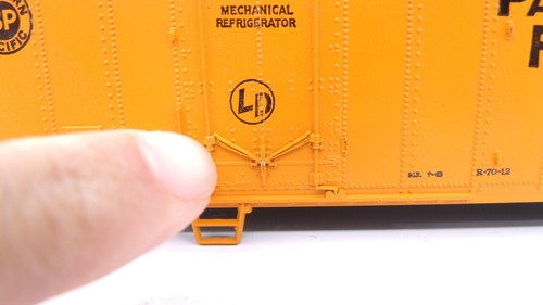 Athearn HO 50 FT Pacific Fruit Express PFE Plug Door Reefer Train Kit 1627 2of4 - Picture 6 of 15