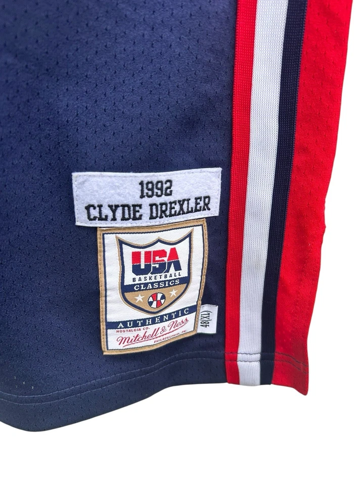 Camiseta nova com etiquetas Clyde Drexler Mitchell Ness Dream Team EUA Portland Trailblazers - Imagem 4 de 4