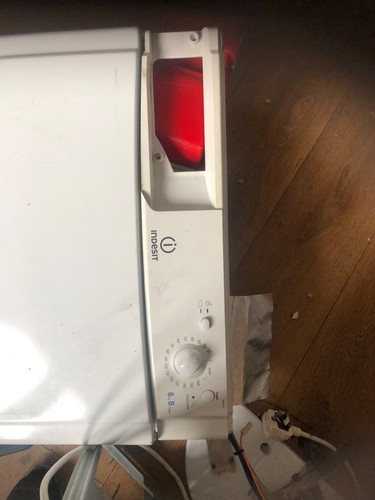 Indesit IDC85UK / IDC8T3BKUK Kondenstrockner Bruch für Ersatzteile Motorriemen