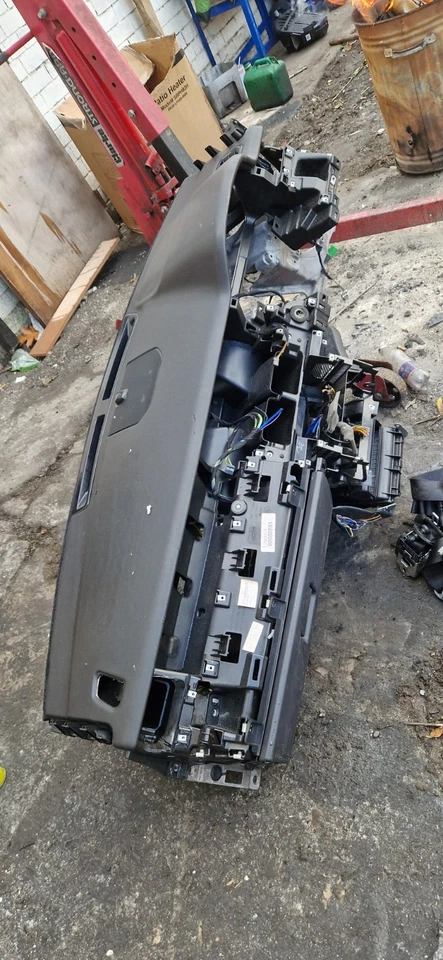 Land Rover Discovery 2017 Dashboard with Seatbelt KIT. Genuine. - Image 4 of 4